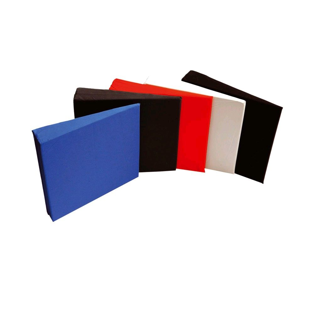 Keilförmiges Sitzkissen mit Stoffbezug in Blau, Rot, Weiß und Dunkelbraun/Schwarz
