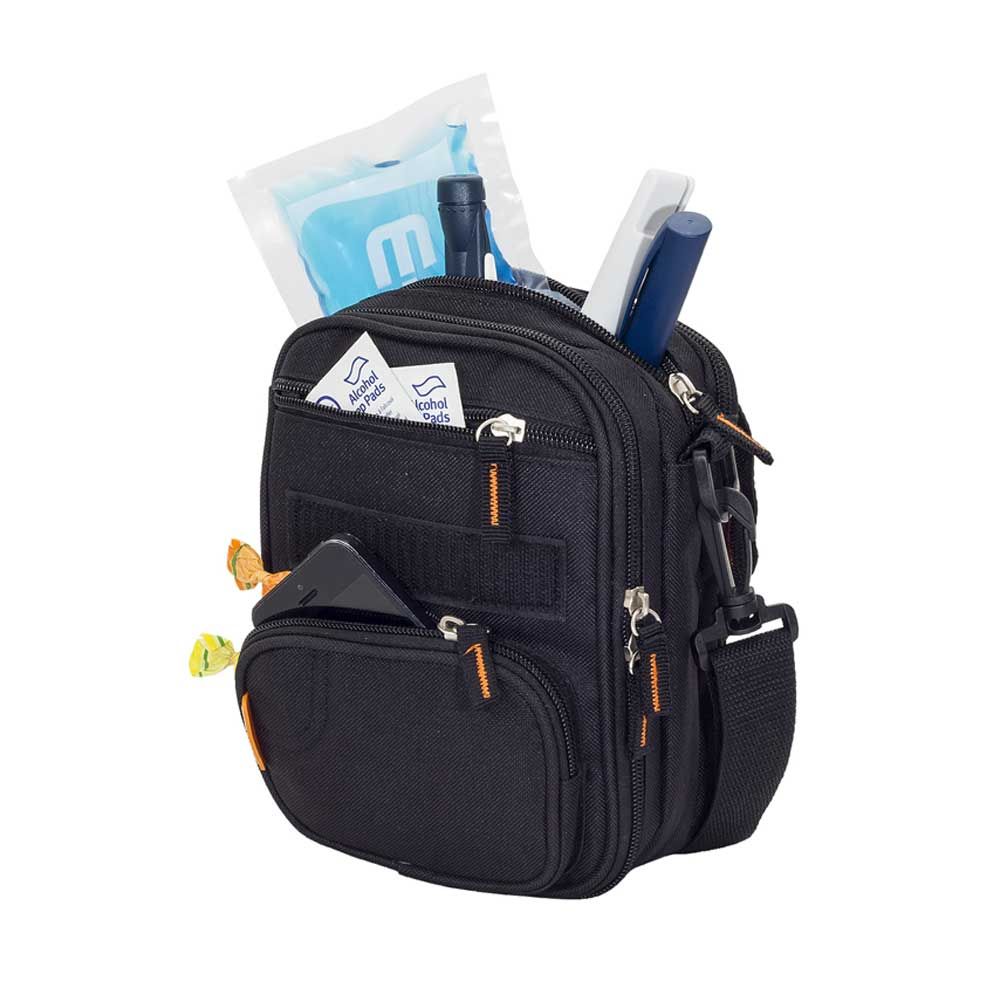 Thermotasche mit vorderem Reißverschluss, offene Fächer und Kühlpack-Einlage sichtbar