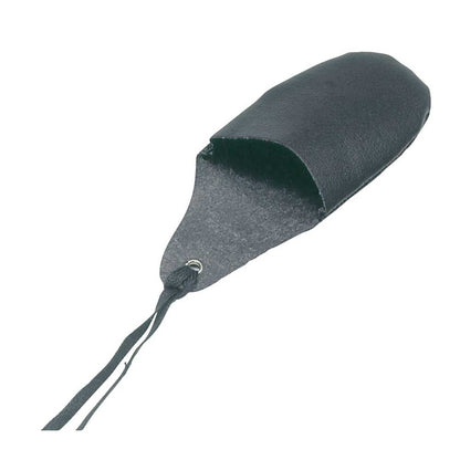 Schwarzer Lederfingerling: dunkles Leder mit Bindeband und kleiner Metallöse