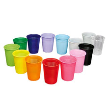 Einwegbecher-Pack mit verschiedenen Farben, gestapelt, 180 ml Patientenbecher